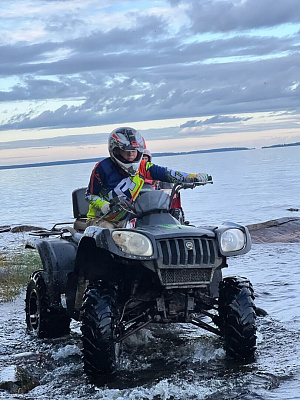 Прокат квадроциклов. Подарочные сертификаты Ultra Подарки Петрозаводск. Купить оригинальный подарок или подарочный сертификат на Прокат квадроциклов. Сервис UltraPodarki.ru Петрозаводск 8 800 505 95 30. 